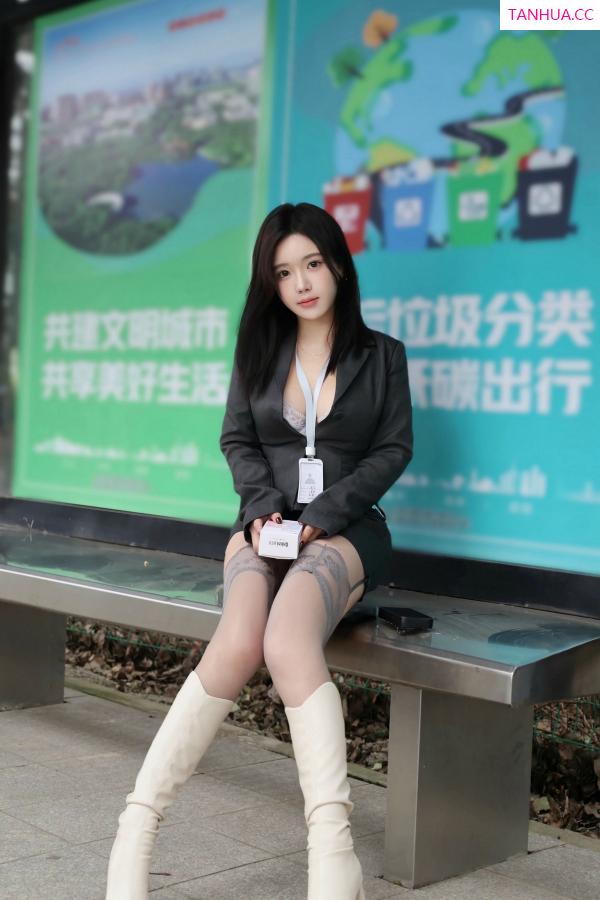   [XiuRen]高清写真图 2024.12.13 No.9595 小薯条nienie 丝袜美腿第14张图片